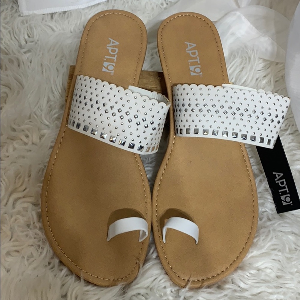 Apt 9 white wedge sandals Size 9/10 💄